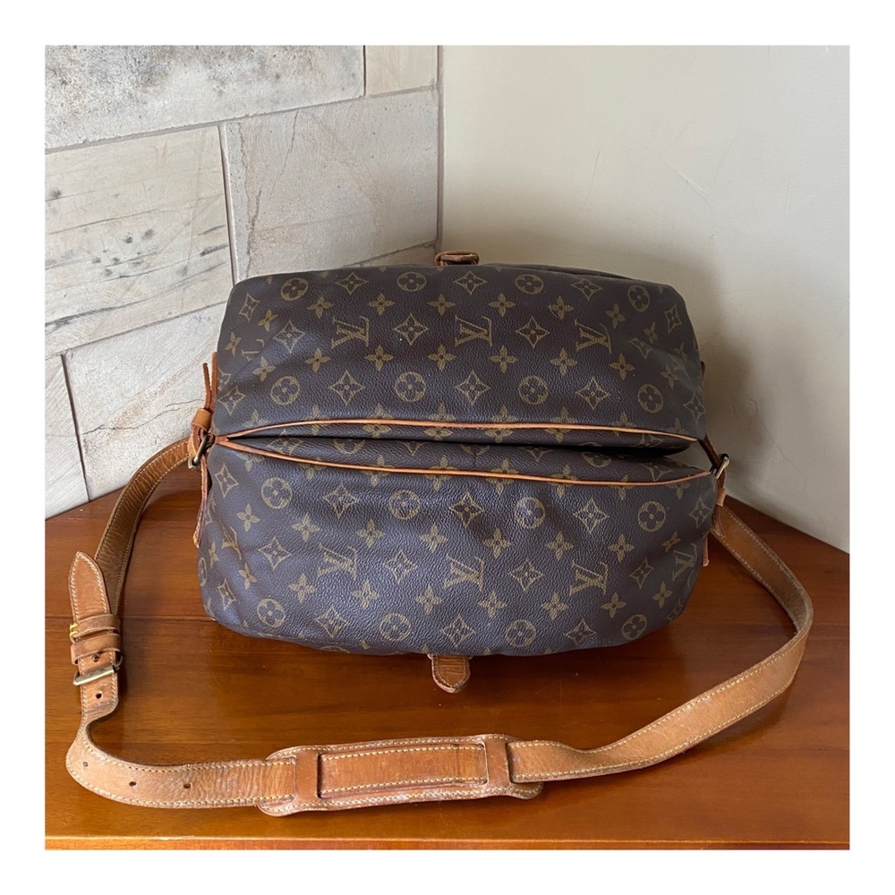 AUTHENTIC LOUIS VUITTON SAUMUR 35 CROSSBODY BAG - Picture 6 of 14
